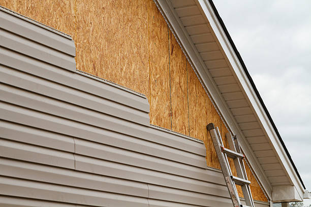 Professional Wood Siding technician working in Sharpsburg, NC